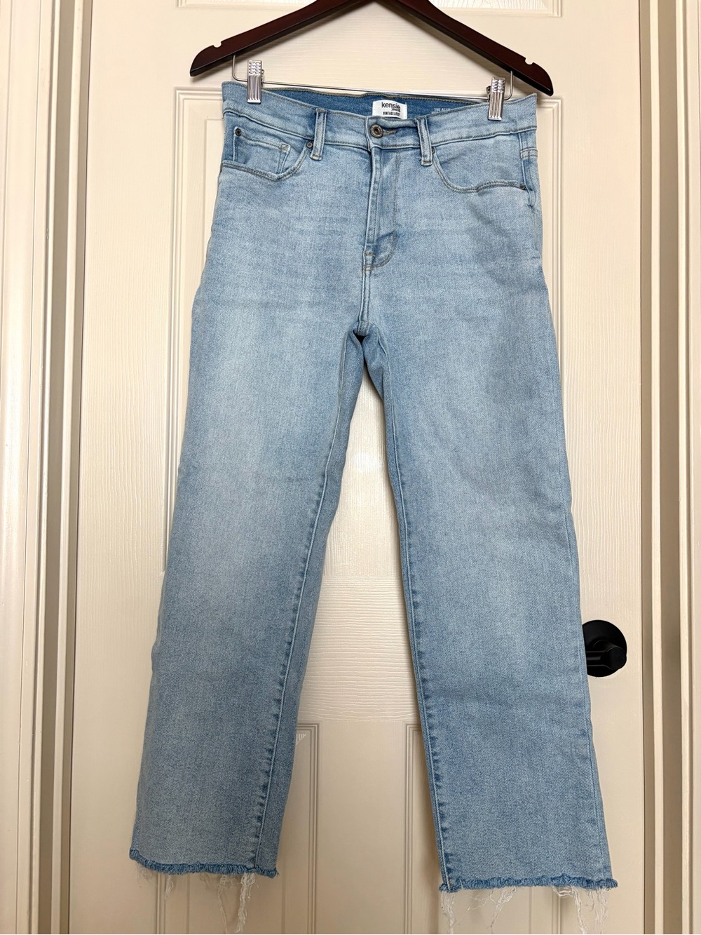 Kensie Light Wash Women’s Straight-Leg Jeans